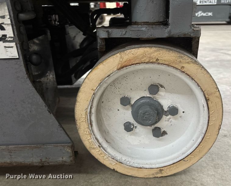 image for item EC3611 2014 Skyjack 3219 scissor lift