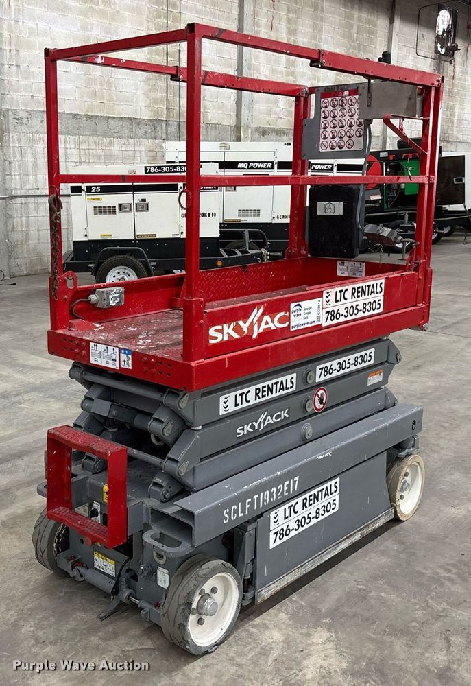 image for item EC3612 2015 Skyjack 3219 scissor lift