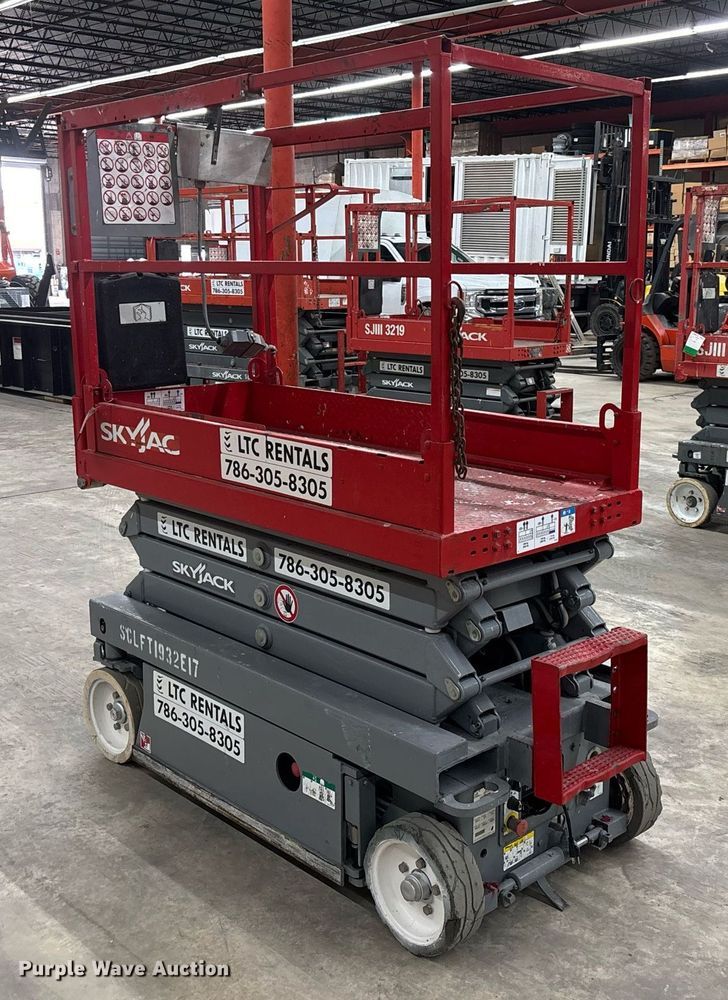 image for item EC3612 2015 Skyjack 3219 scissor lift