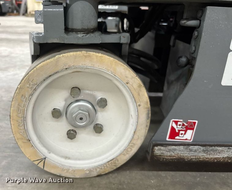 image for item EC3612 2015 Skyjack 3219 scissor lift