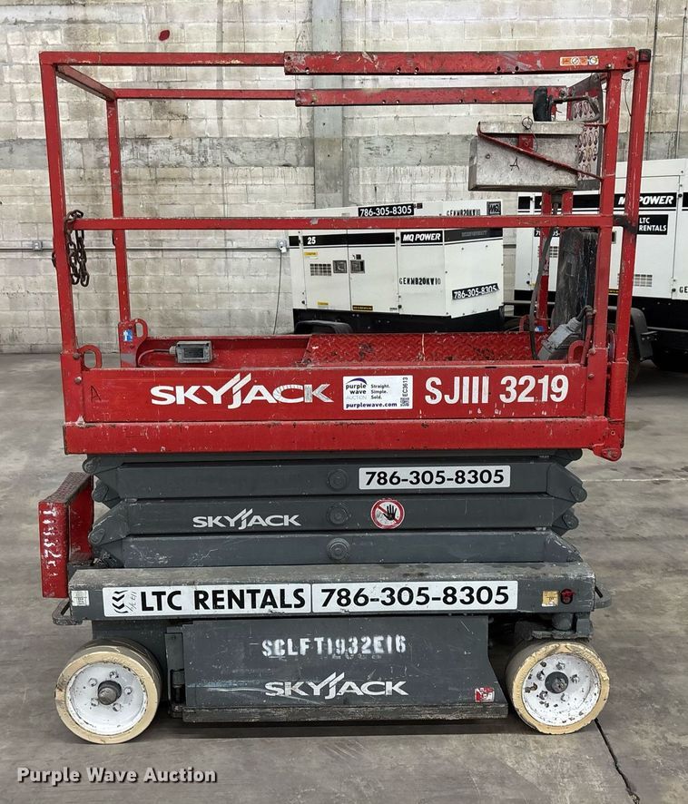 image for item EC3613 2015 Skyjack 3219 scissor lift
