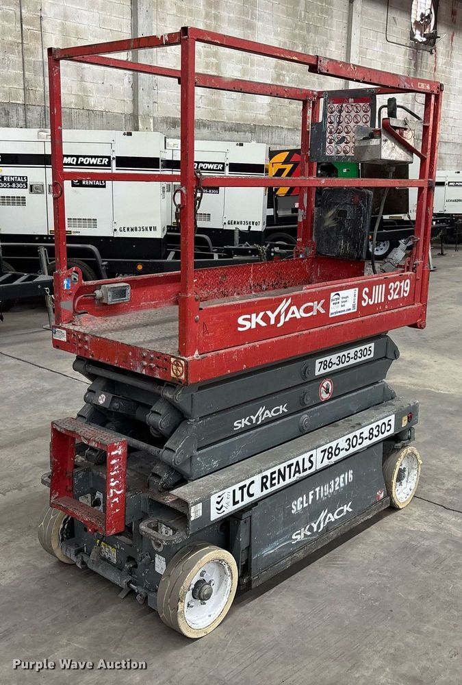 image for item EC3613 2015 Skyjack 3219 scissor lift