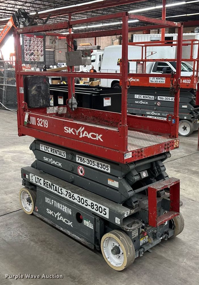 image for item EC3613 2015 Skyjack 3219 scissor lift