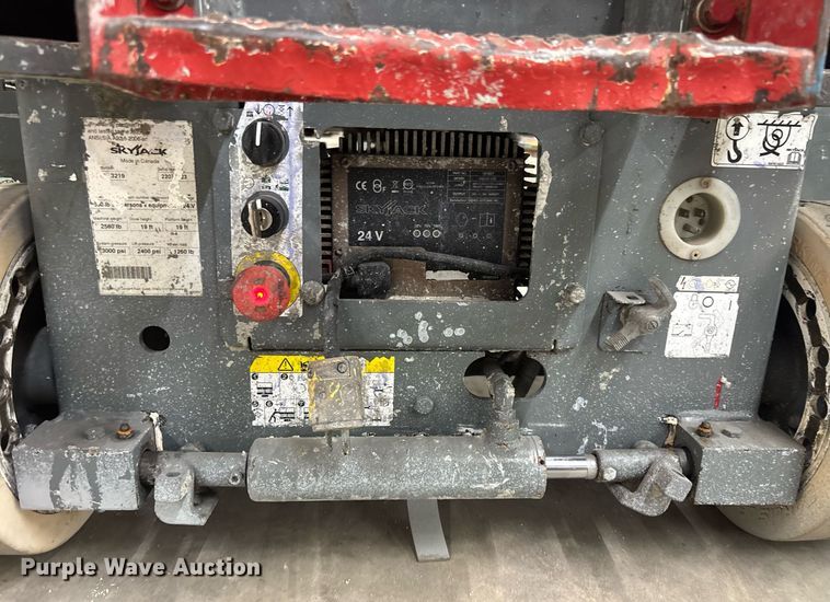 image for item EC3613 2015 Skyjack 3219 scissor lift