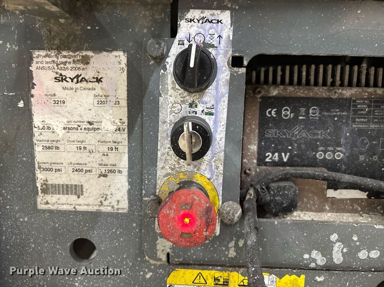 image for item EC3613 2015 Skyjack 3219 scissor lift