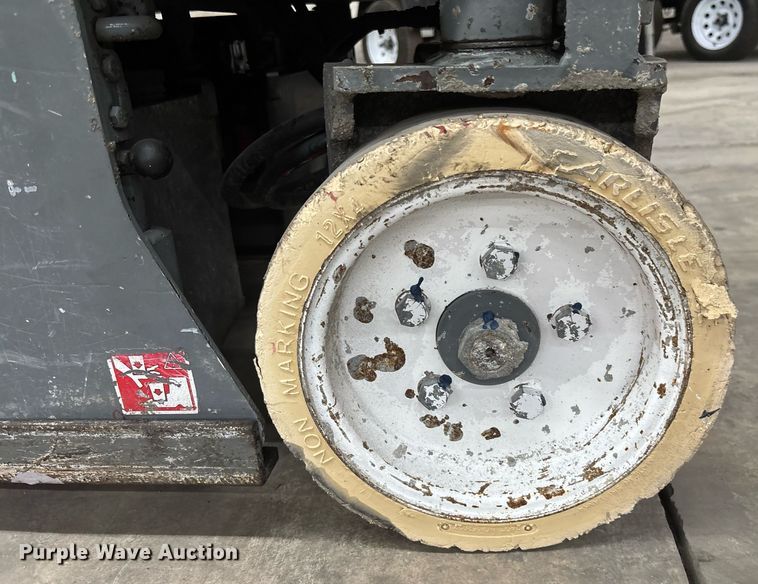 image for item EC3613 2015 Skyjack 3219 scissor lift