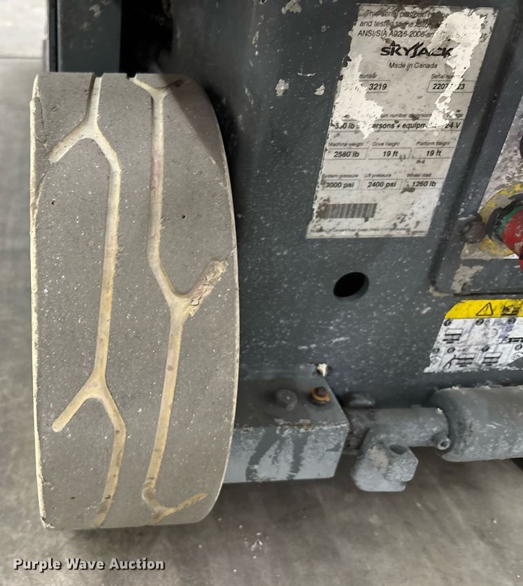 image for item EC3613 2015 Skyjack 3219 scissor lift