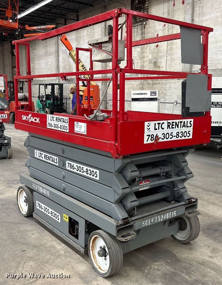 image for item EC3614 2015 Skyjack 4632  scissor lift