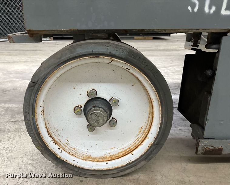 image for item EC3614 2015 Skyjack 4632  scissor lift