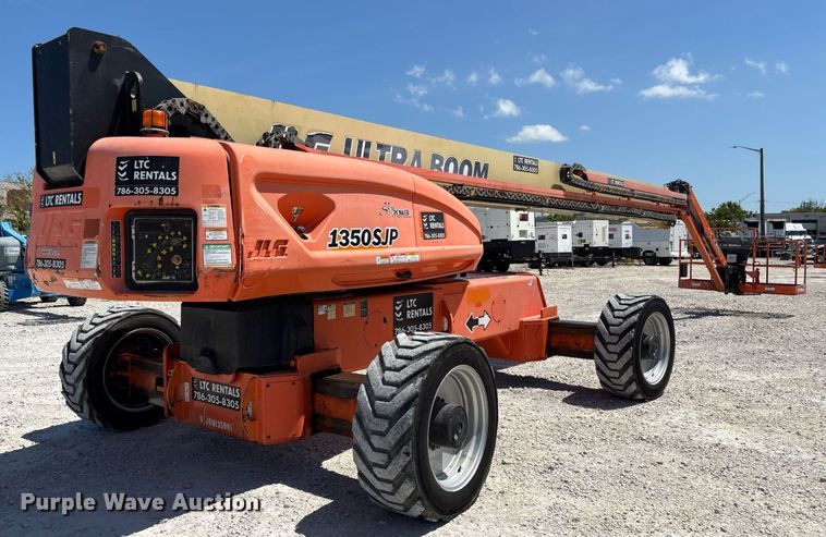 image for item EC3621 2009 JLG 1350SJP boom lift