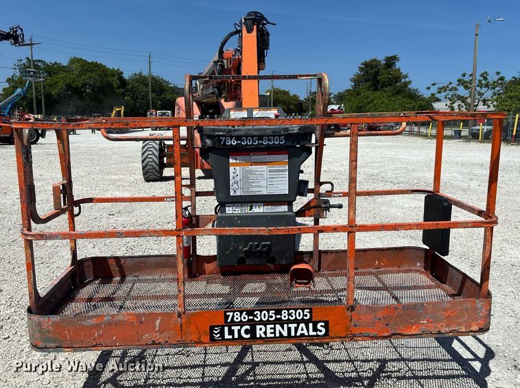 image for item EC3621 2009 JLG 1350SJP boom lift