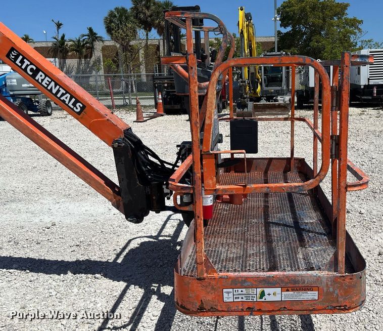 image for item EC3621 2009 JLG 1350SJP boom lift