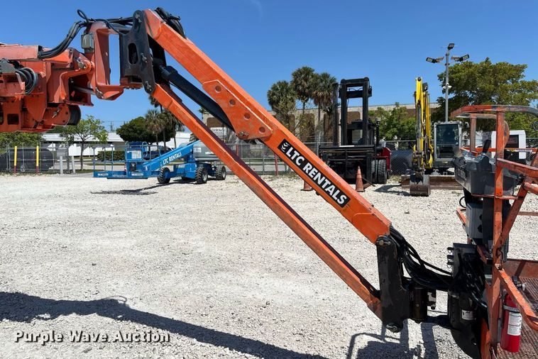 image for item EC3621 2009 JLG 1350SJP boom lift