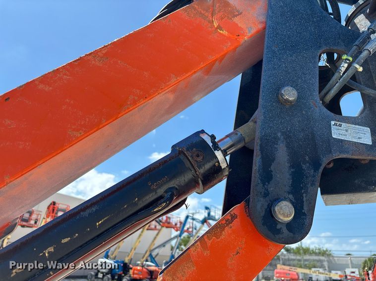 image for item EC3621 2009 JLG 1350SJP boom lift