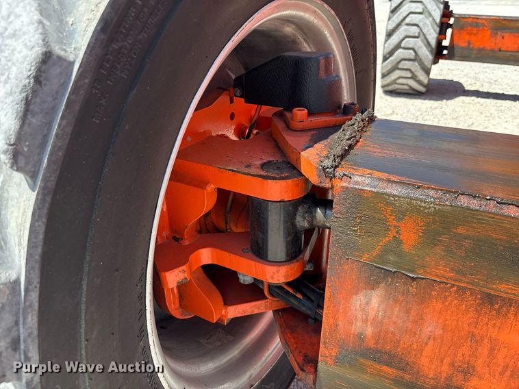 image for item EC3621 2009 JLG 1350SJP boom lift