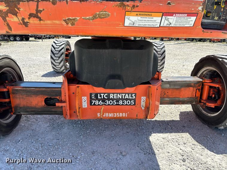 image for item EC3621 2009 JLG 1350SJP boom lift