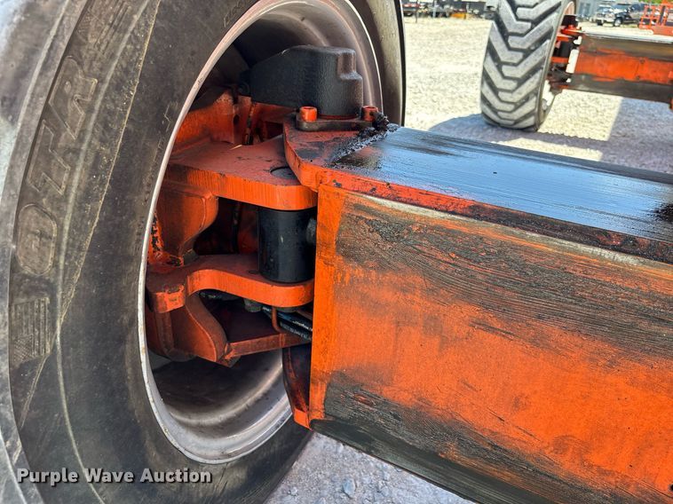 image for item EC3621 2009 JLG 1350SJP boom lift