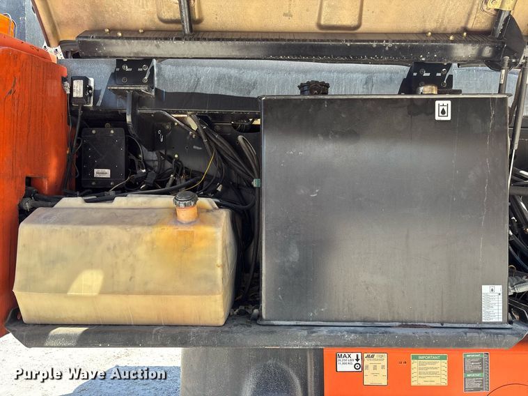 image for item EC3621 2009 JLG 1350SJP boom lift