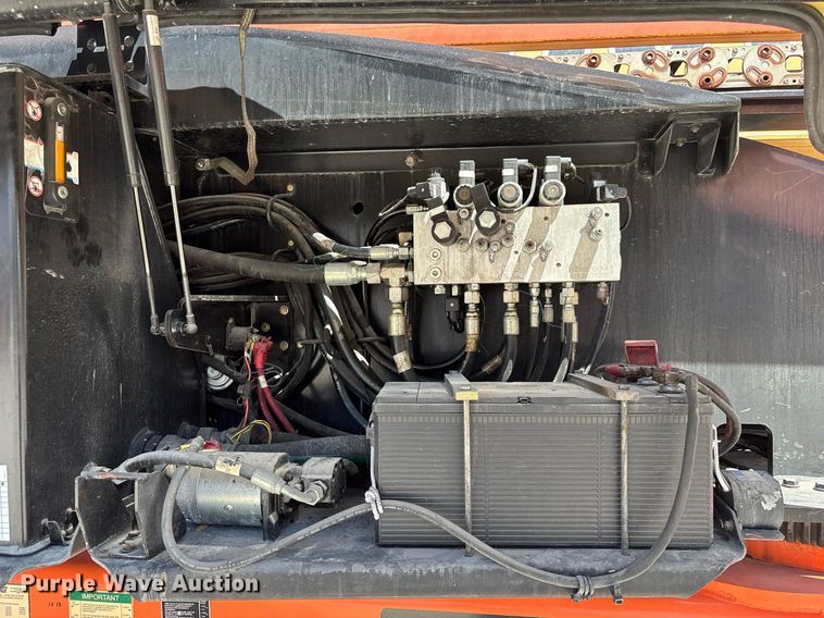 image for item EC3621 2009 JLG 1350SJP boom lift