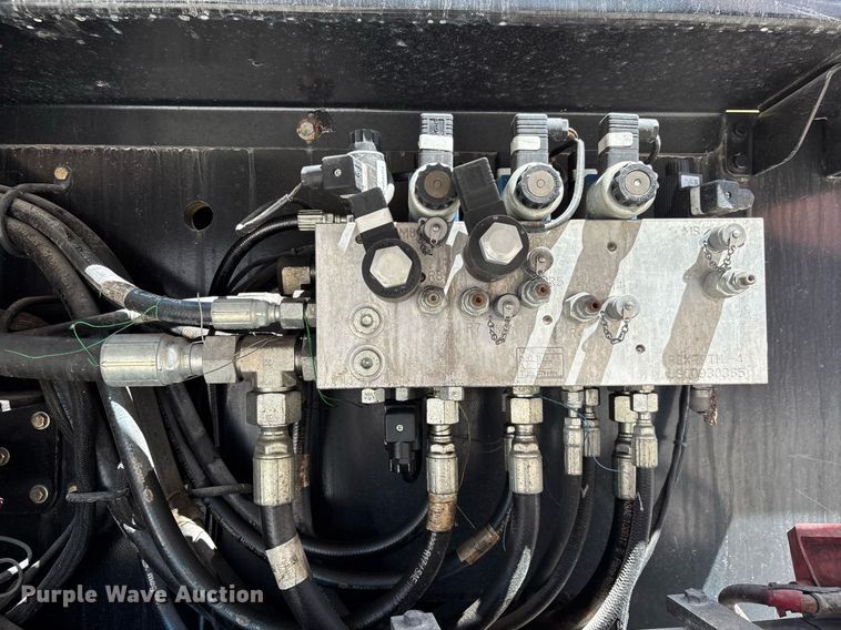 image for item EC3621 2009 JLG 1350SJP boom lift