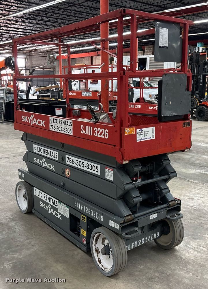 image for item EC3625 2014 Skyjack 3226 scissor lift