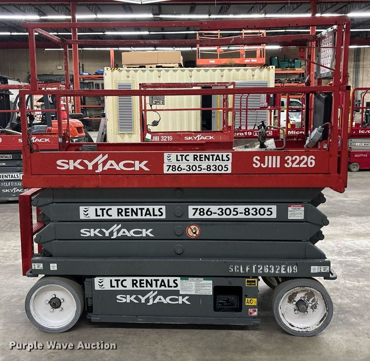 image for item EC3625 2014 Skyjack 3226 scissor lift