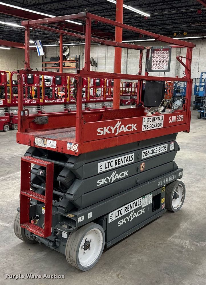 image for item EC3625 2014 Skyjack 3226 scissor lift