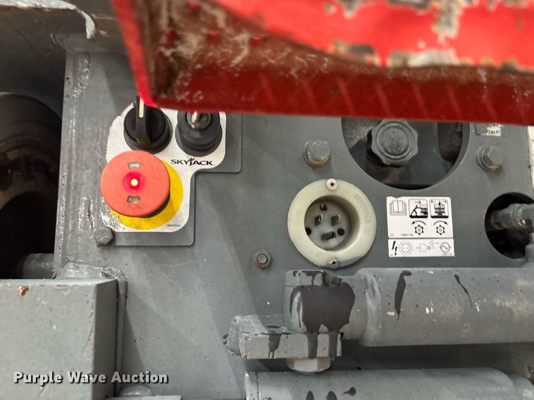 image for item EC3625 2014 Skyjack 3226 scissor lift