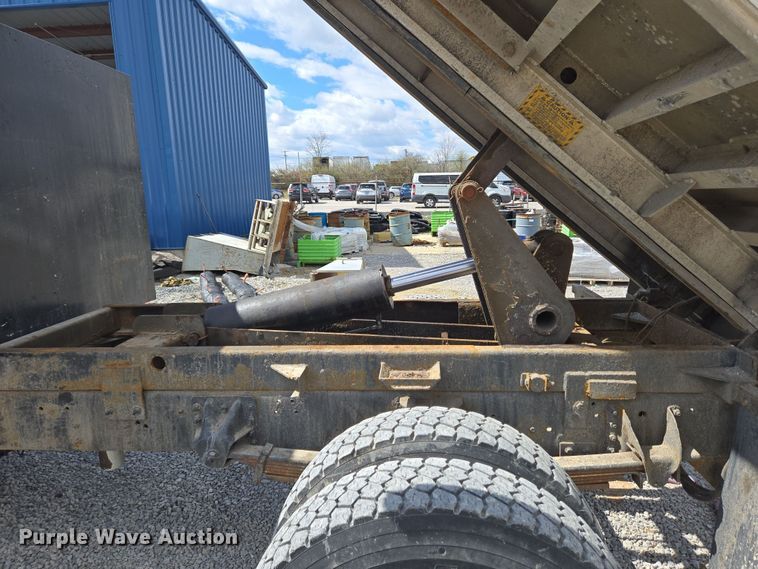 image for item EC4161 2005 GMC C6500 dump truck