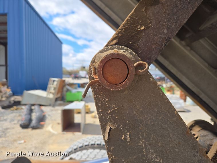 image for item EC4161 2005 GMC C6500 dump truck