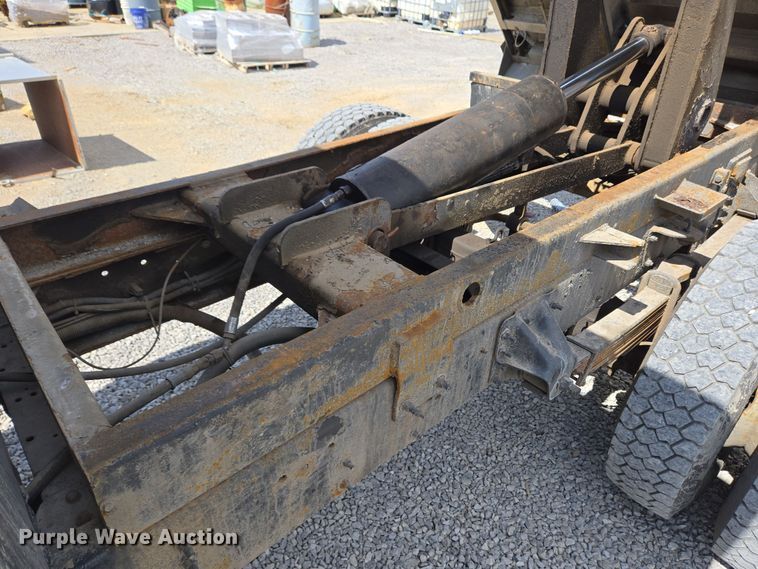 image for item EC4161 2005 GMC C6500 dump truck