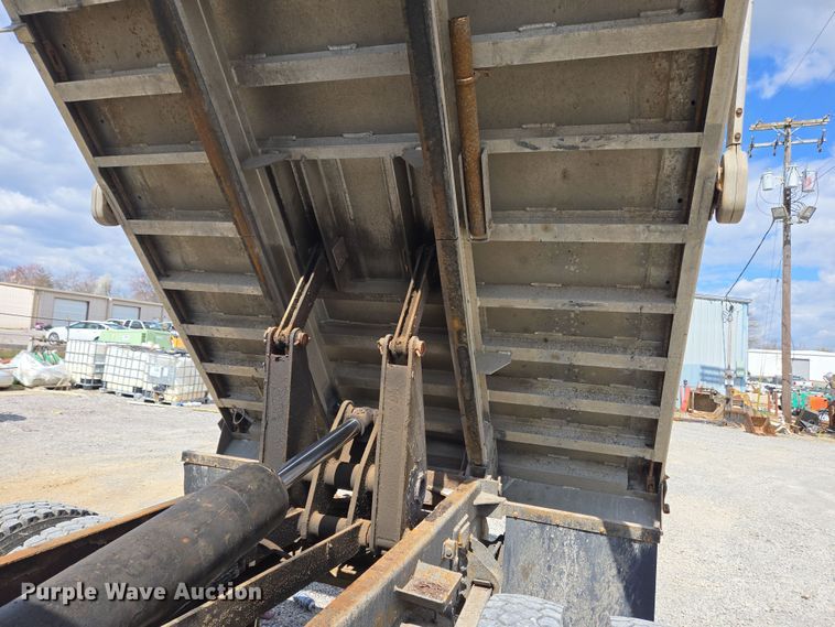 image for item EC4161 2005 GMC C6500 dump truck