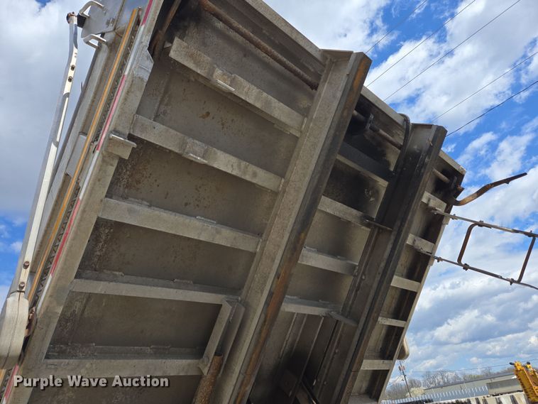 image for item EC4161 2005 GMC C6500 dump truck