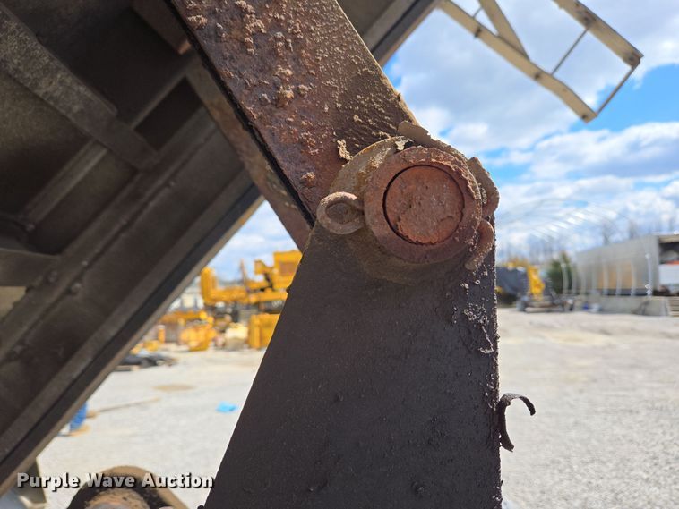 image for item EC4161 2005 GMC C6500 dump truck