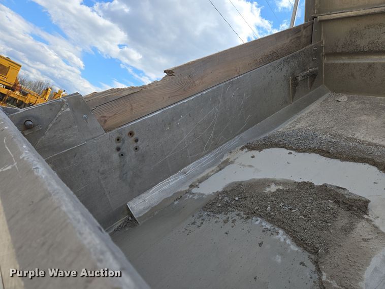 image for item EC4161 2005 GMC C6500 dump truck