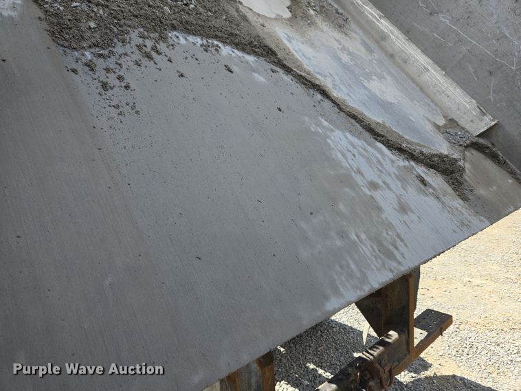 image for item EC4161 2005 GMC C6500 dump truck