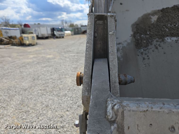 image for item EC4161 2005 GMC C6500 dump truck