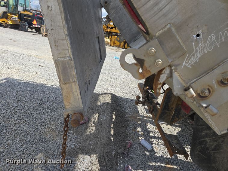 image for item EC4161 2005 GMC C6500 dump truck