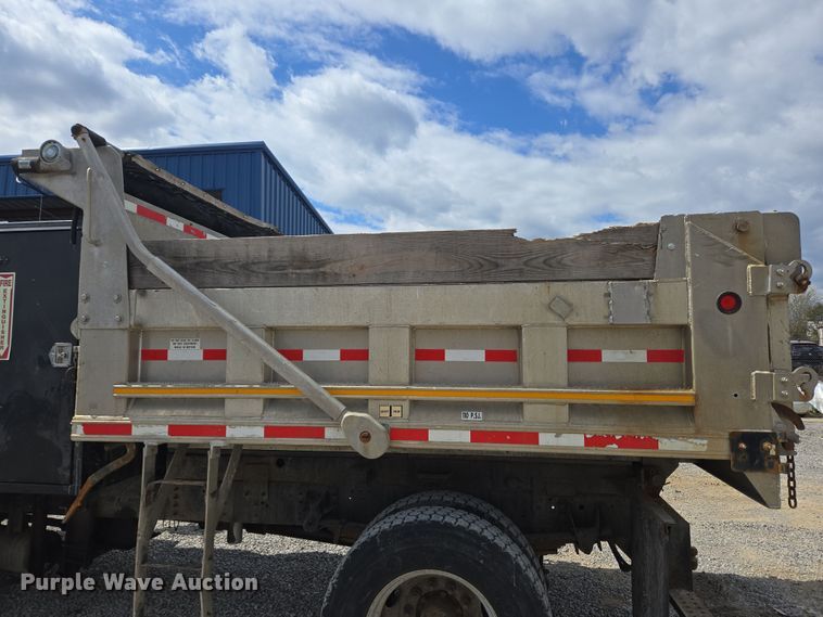 image for item EC4161 2005 GMC C6500 dump truck