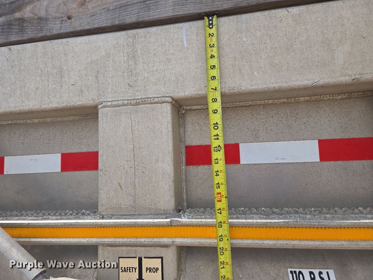 image for item EC4161 2005 GMC C6500 dump truck