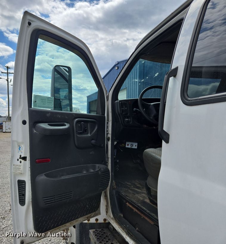 image for item EC4161 2005 GMC C6500 dump truck