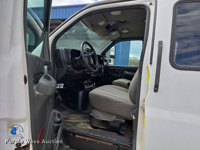 image for item EC4161 2005 GMC C6500 dump truck