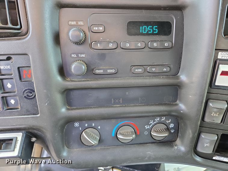 image for item EC4161 2005 GMC C6500 dump truck