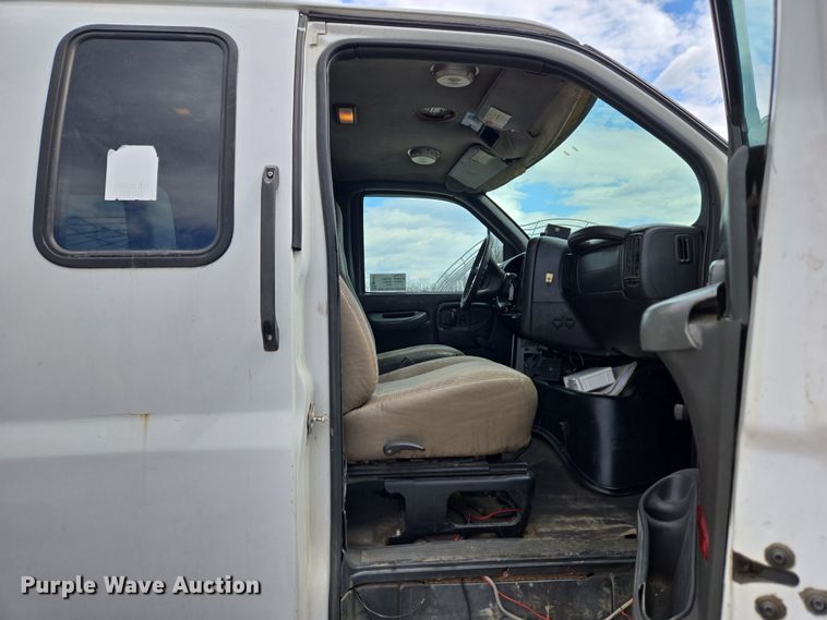 image for item EC4161 2005 GMC C6500 dump truck