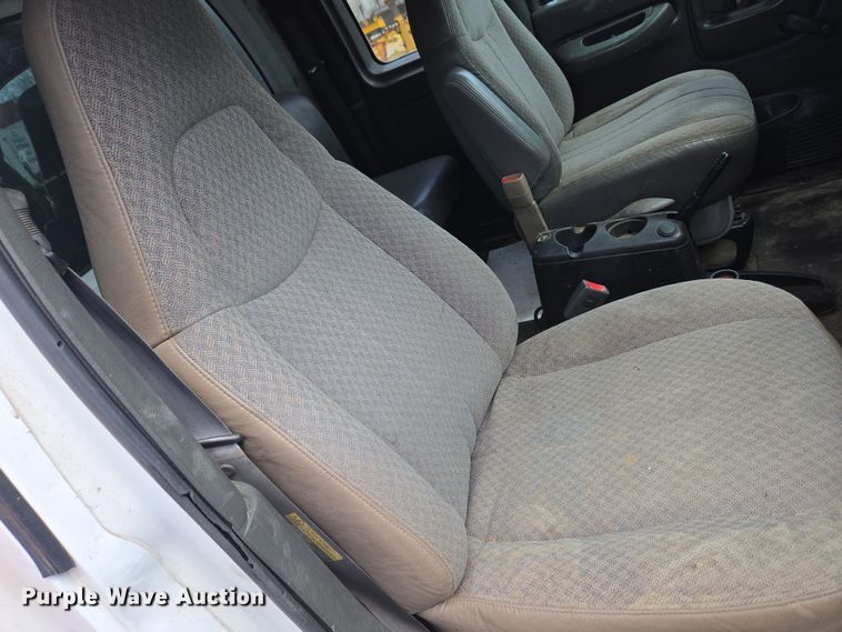 image for item EC4161 2005 GMC C6500 dump truck