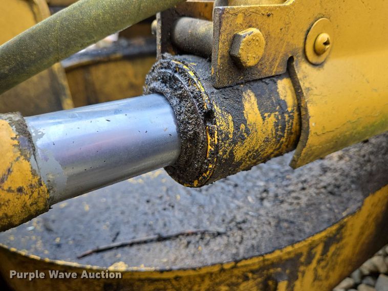 image for item EC4276 2000 John Deere 450H LGP dozer