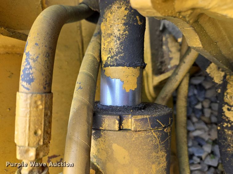 image for item EC4276 2000 John Deere 450H LGP dozer