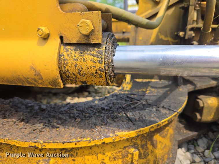 image for item EC4276 2000 John Deere 450H LGP dozer