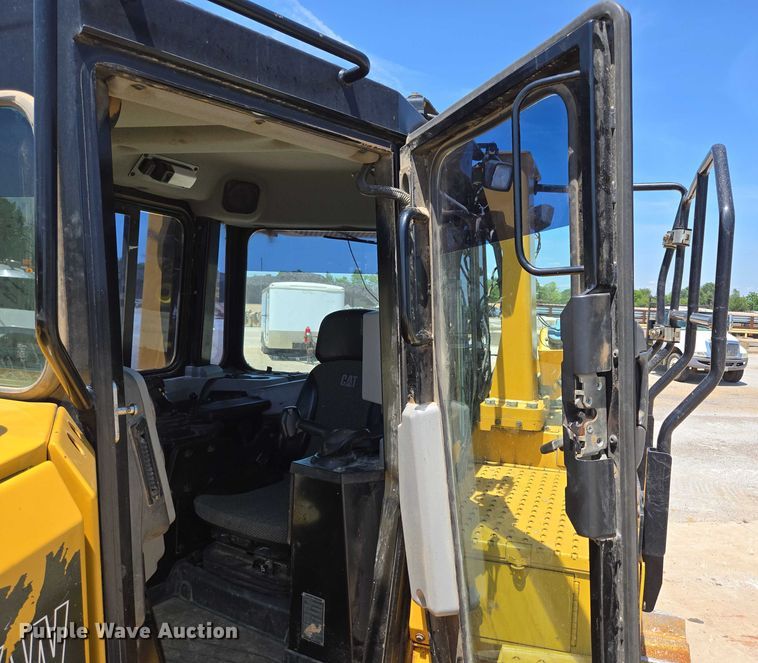 image for item ED2038 2021 Caterpillar D6TXW dozer