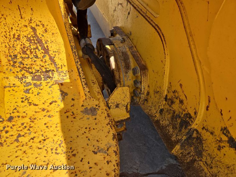 image for item ED2039 2019 Komatsu D65PXI-18 dozer